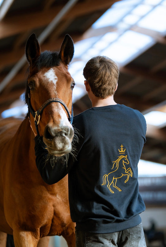 Le mannequin mesure 1m77 et porte une taille L